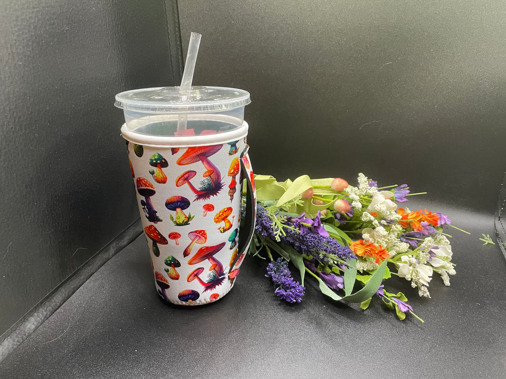 Neoprene coffee sleeve with handle Mushroom