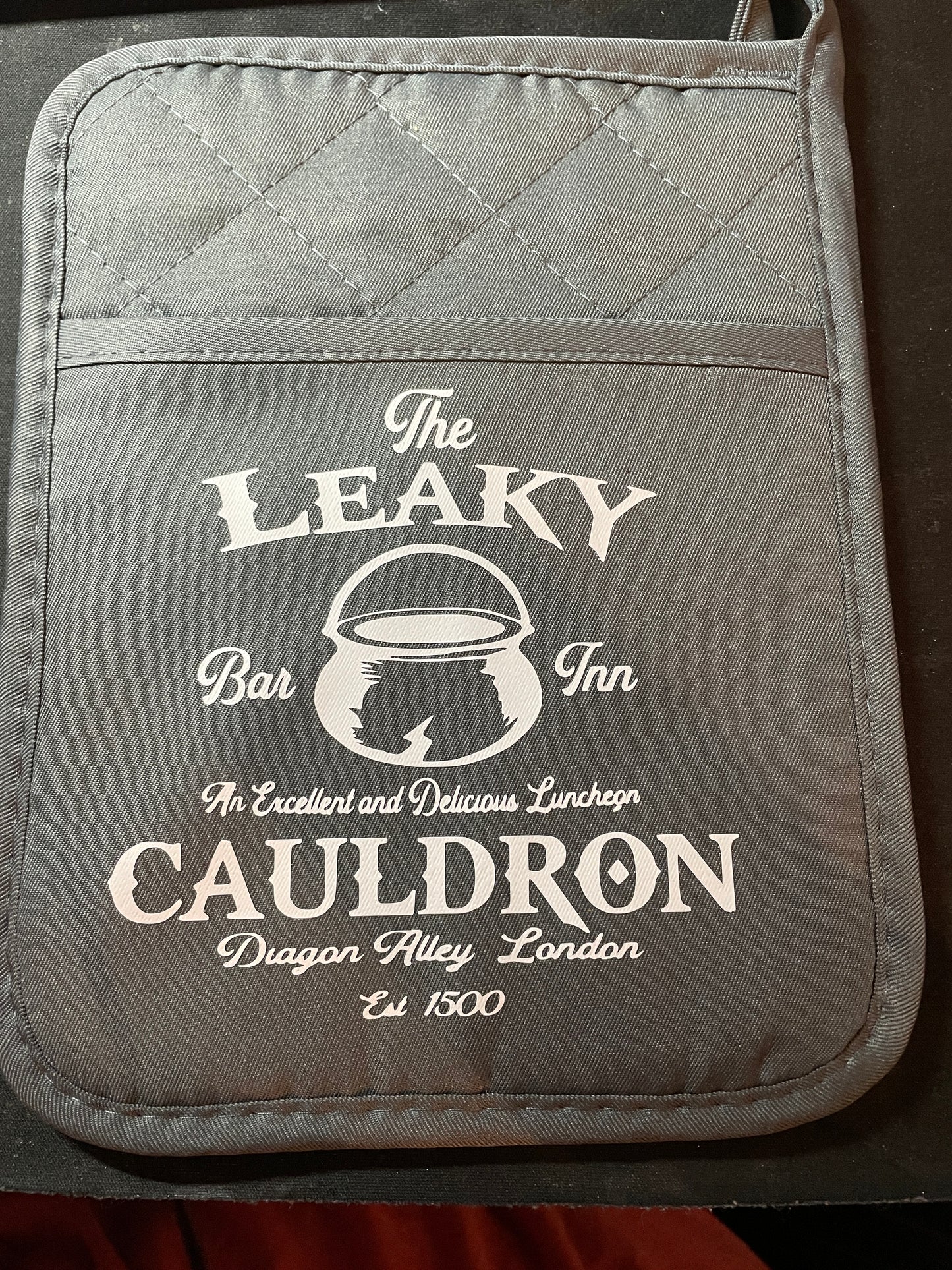 Pot holder - leaky cauldron, magical, gift, fan art, fan tribute, bar, magic, wizard